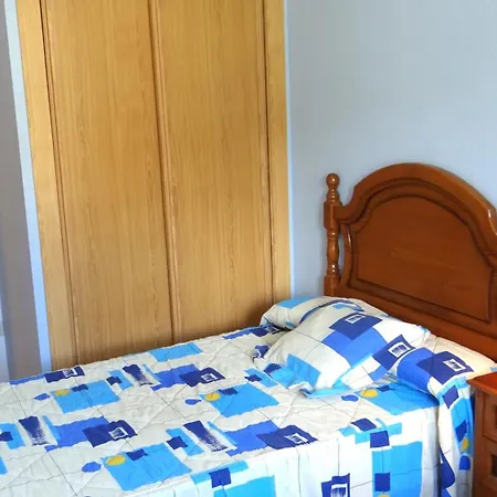 아파트 Con Balcon Al Lado De La Iglesia *