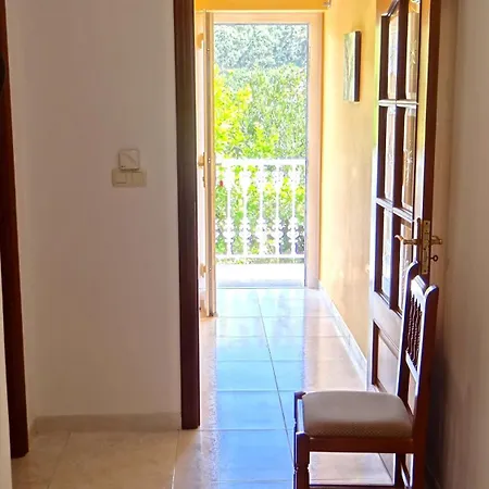 Con Balcon Al Lado De La Iglesia * Larino